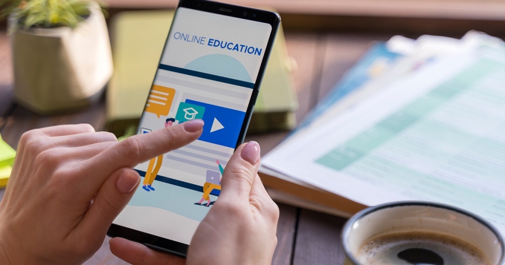 Rekomendasi Kampus di Indonesia Ini Menawarkan Program Kuliah Online